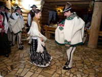 34  34. Po góralsku tańczą dr Stanisława Trebunia-Staszel i dr Bronisław Orawiec-Wyśni.