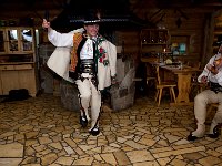 48  48. Taniec góralski w wykonaniu Bronisława Orawca-Wyśniego. „Karczma Regionalna Baca”. Poronin, 29 maja 2015 r.