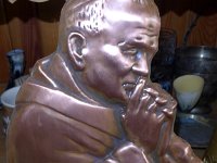 62  62.	Rzeźba św. Jana Pawła II wykonana z brązu w Chicago.